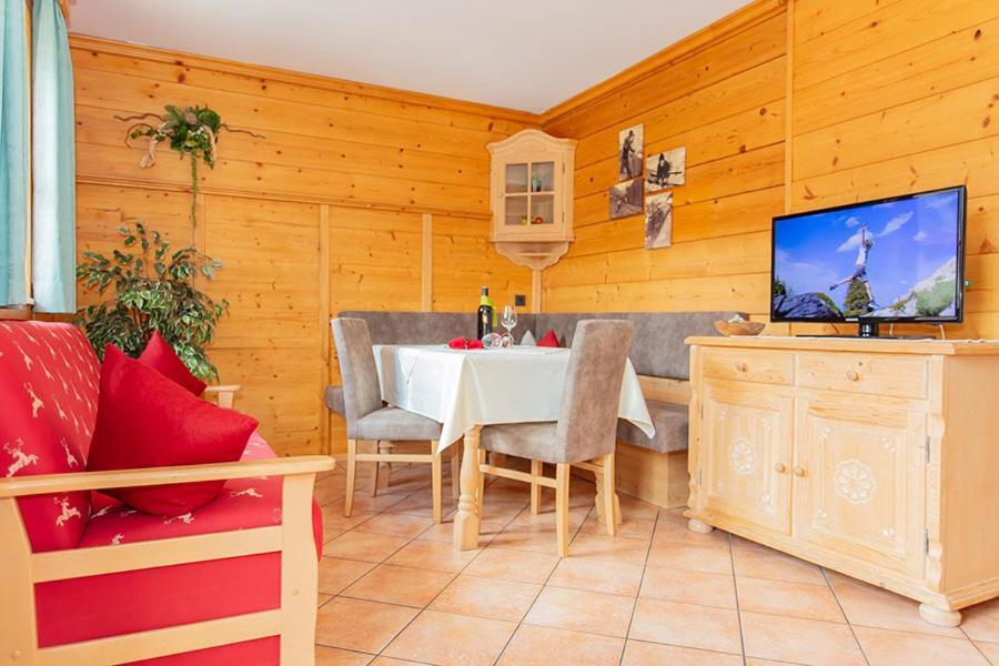 Blockhaus Ganschitter Apartment กรอสซาร์ล ภายนอก รูปภาพ